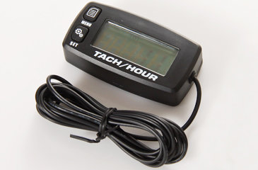 Měřič motohodin a otáček s podsvícením a výměnnou baterií