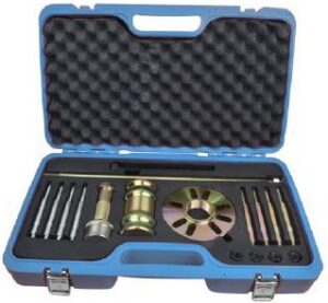 Stahov&aacute;k s kladivem na n&aacute;boje